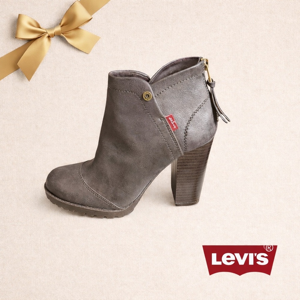 Levi’s Brown Leather Ankle Booties Block Heel Size 6.5